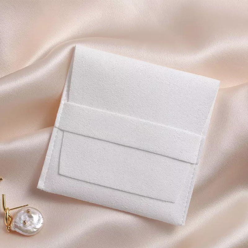 Custom Logo Ivory Suede Jewelry Pouch with Box and Insert Pad Suede  Microfiber Jewelry Pouches - China Jewelry Earring Pouch and Jewelry Pouch  price